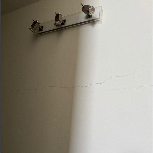 wall crack